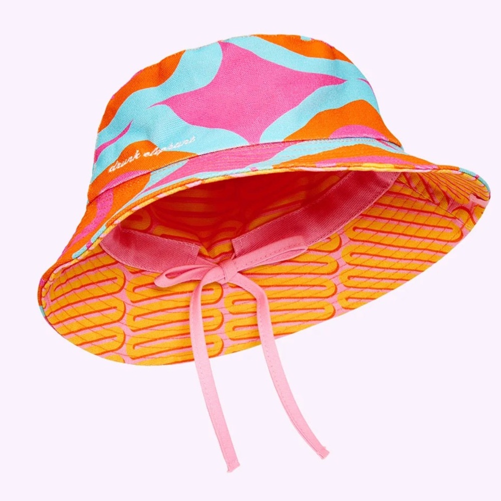 DRUNK LIFE
Bucket Hat